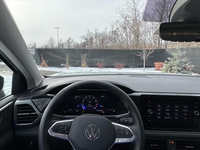 2025 Volkswagen Taos SE Black 4Motion