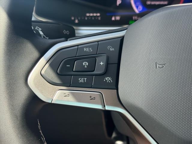 2025 Volkswagen Taos SE 4Motion