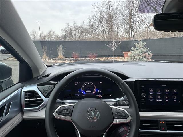 2025 Volkswagen Taos SE 4Motion
