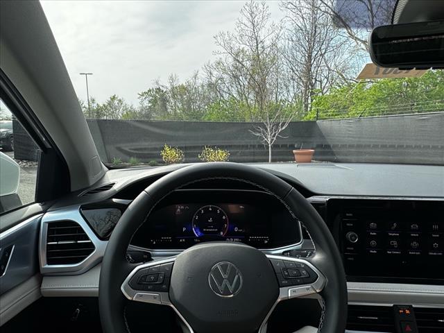 2025 Volkswagen Taos SE 4Motion
