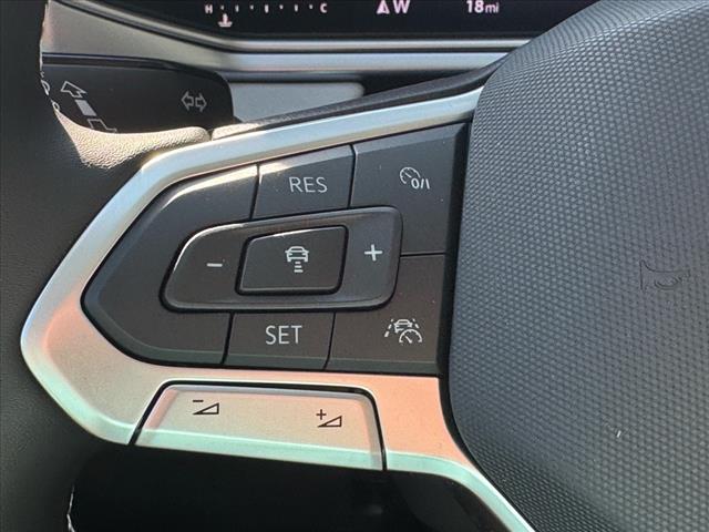 2025 Volkswagen Taos SE 4Motion