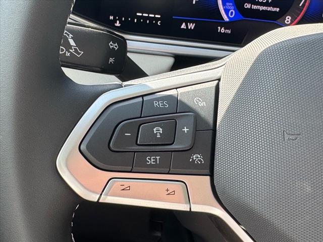 2025 Volkswagen Taos SE 4Motion