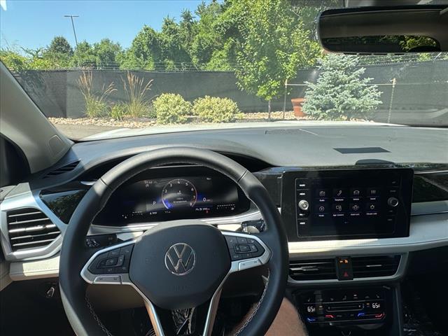2025 Volkswagen Taos SE 4Motion