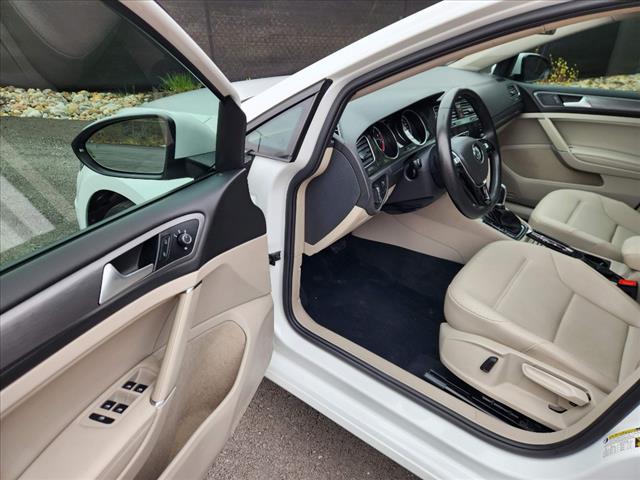 2018 Volkswagen Golf TSI SE