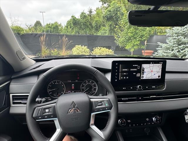 2025 Mitsubishi Outlander SE