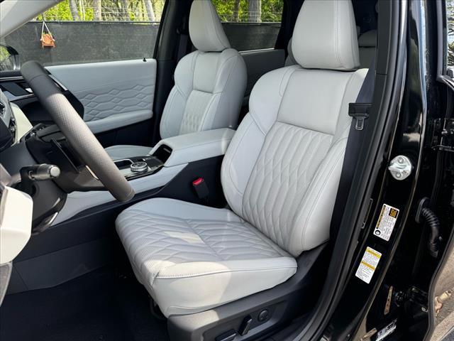 2025 Mitsubishi Outlander SEL Platinum Edition