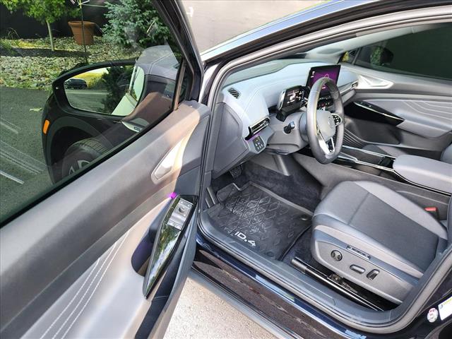 2023 Volkswagen ID.4 Pro S Plus w/ VW Sound