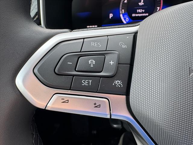2025 Volkswagen Taos SE Black 4Motion