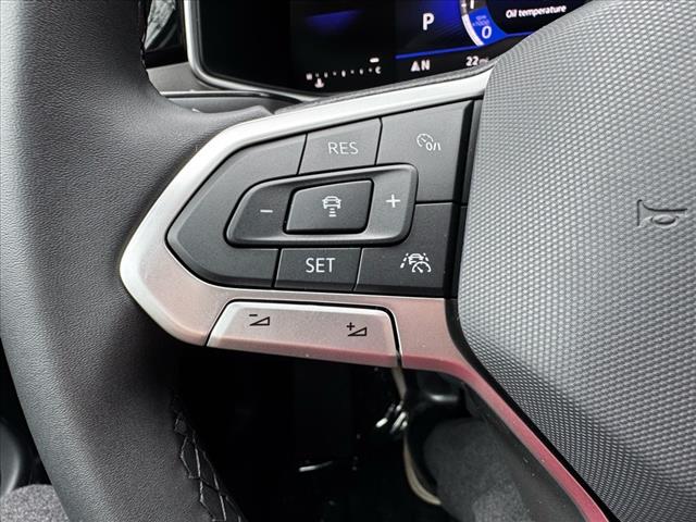 2025 Volkswagen Taos SE Black 4Motion