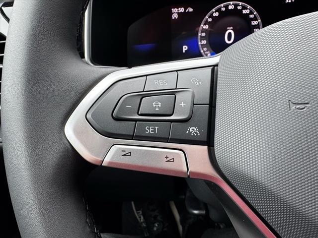 2025 Volkswagen Taos SE Black 4Motion