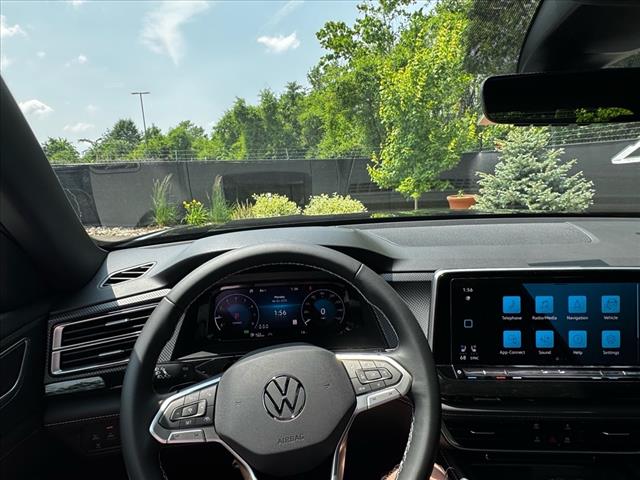2025 Volkswagen Atlas Cross Sport SEL 4Motion