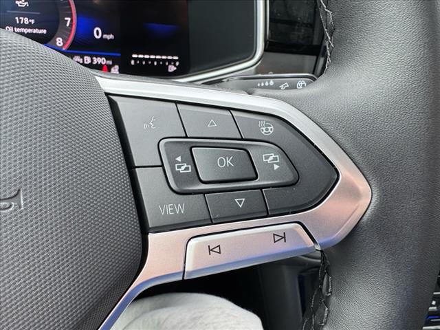 2025 Volkswagen Taos SE Black 4Motion