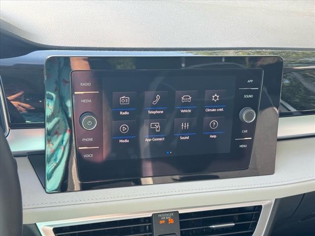 2025 Volkswagen Taos SE