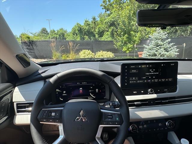 2025 Mitsubishi Outlander SEL Platinum Edition