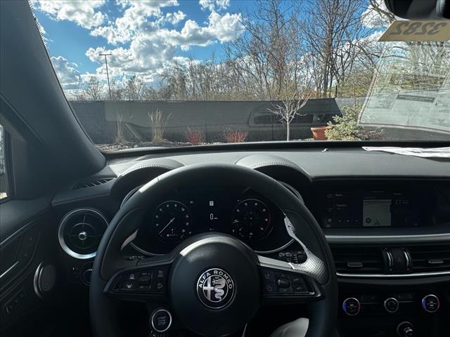 2025 Alfa Romeo Stelvio Base