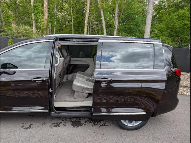 2017 Chrysler Pacifica Touring-L Plus