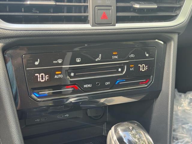 2025 Volkswagen Taos SE 4Motion
