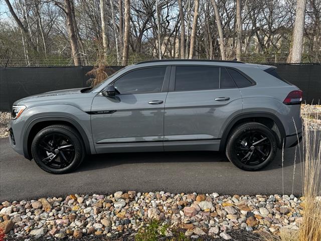2025 Volkswagen Atlas Cross Sport SEL R-Line Black 4Motion