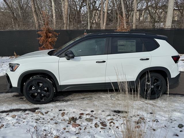 2025 Volkswagen Taos SE Black 4Motion