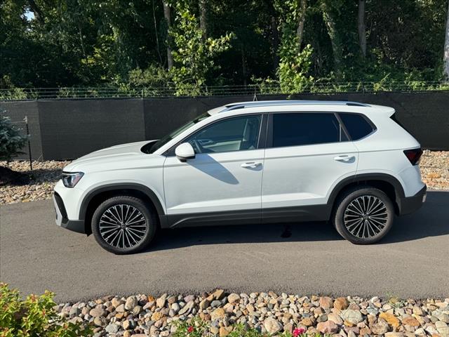 2025 Volkswagen Taos SE