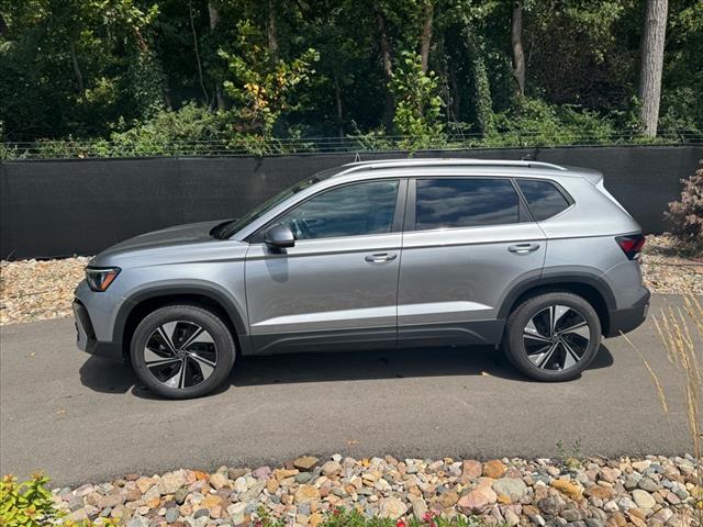 2025 Volkswagen Taos SE 4Motion
