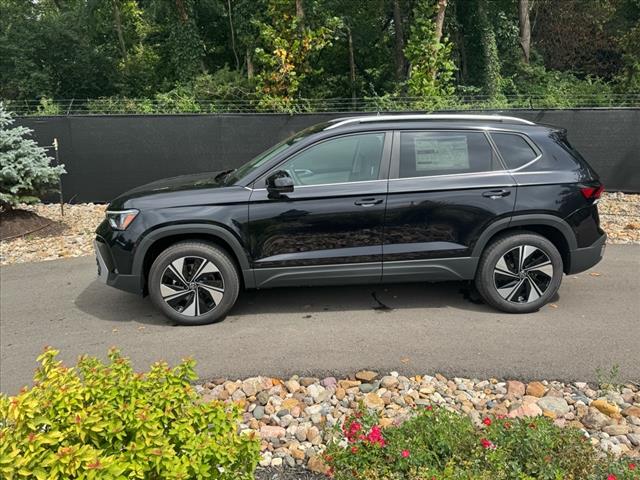 2025 Volkswagen Taos SE 4Motion