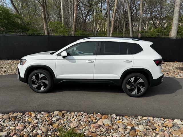 2025 Volkswagen Taos SE 4Motion