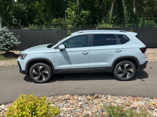 2025 Volkswagen Taos SE 4Motion