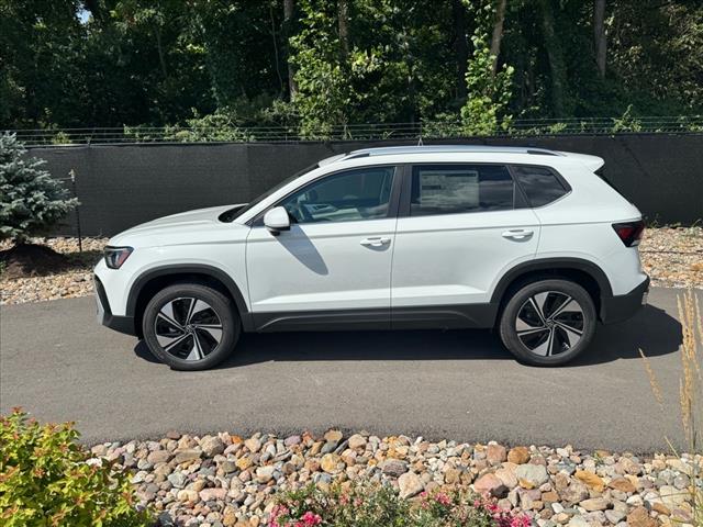 2025 Volkswagen Taos SE 4Motion