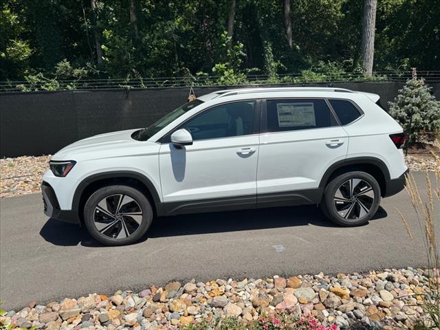 2025 Volkswagen Taos SE 4Motion