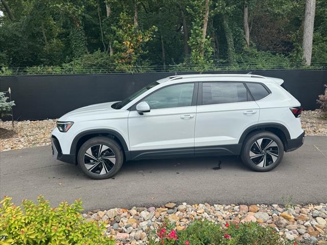 2025 Volkswagen Taos SE 4Motion