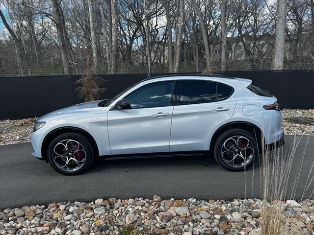 2025 Alfa Romeo Stelvio Base