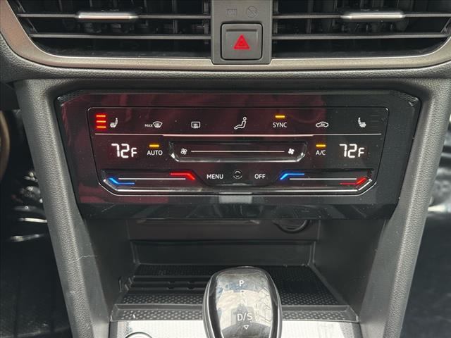 2025 Volkswagen Taos SE Black 4Motion