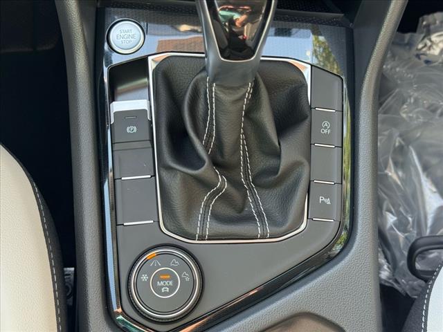 2025 Volkswagen Taos SE 4Motion