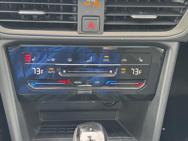 2025 Volkswagen Taos SE Black 4Motion