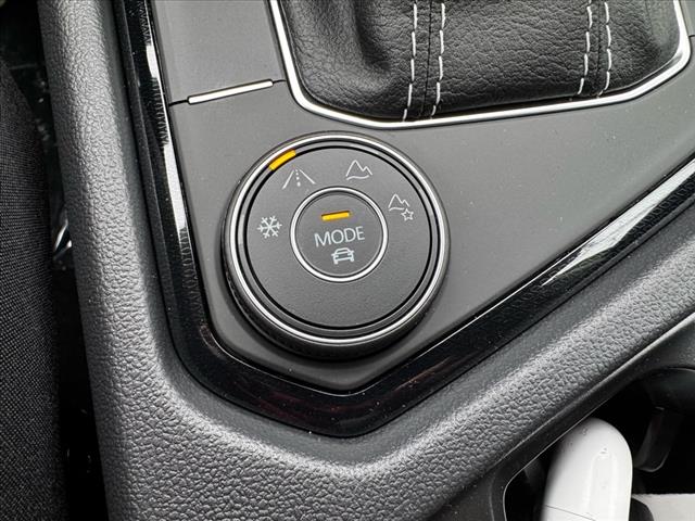 2025 Volkswagen Taos SE Black 4Motion