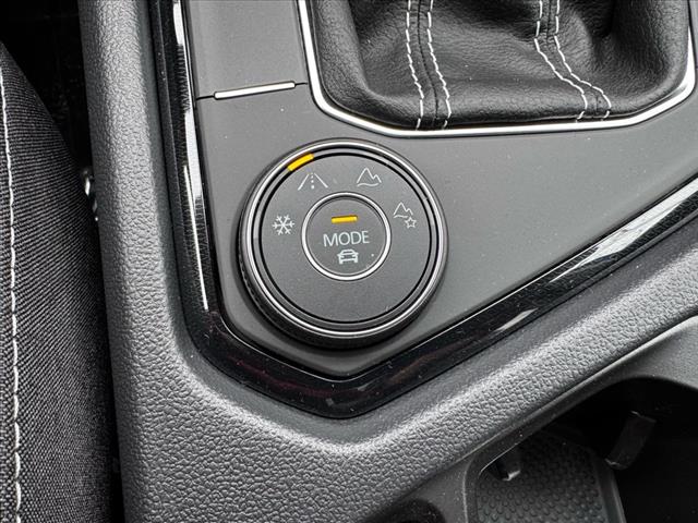 2025 Volkswagen Taos SE Black 4Motion