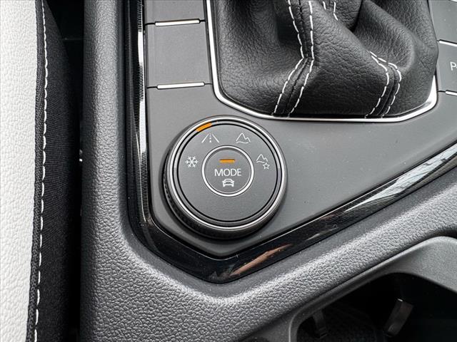 2025 Volkswagen Taos SE 4Motion