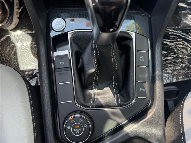 2025 Volkswagen Taos SE 4Motion