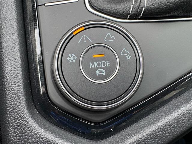 2025 Volkswagen Taos SE Black 4Motion