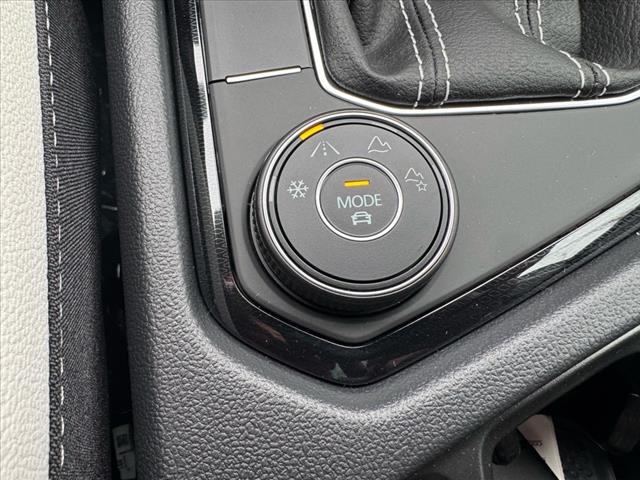 2025 Volkswagen Taos SE 4Motion