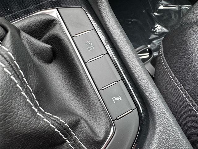 2025 Volkswagen Taos SE Black 4Motion