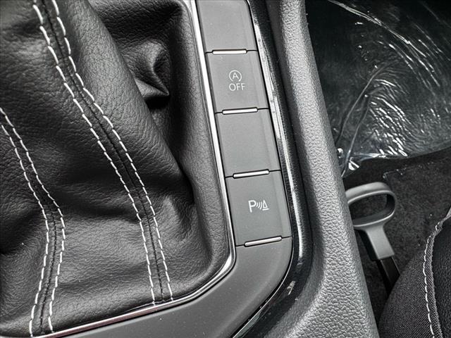 2025 Volkswagen Taos SE Black 4Motion
