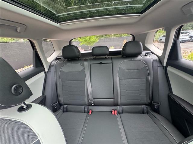 2025 Volkswagen Taos SE 4Motion