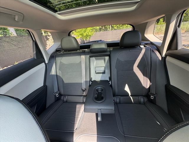 2025 Volkswagen Taos SE 4Motion