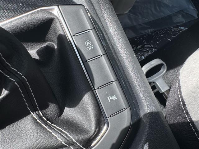 2025 Volkswagen Taos SE 4Motion