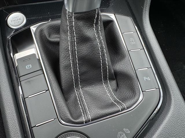 2025 Volkswagen Taos SE Black 4Motion