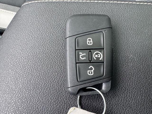 2025 Volkswagen Taos SE 4Motion