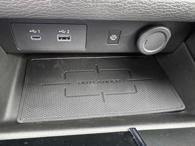 2025 Mitsubishi Outlander PHEV SE