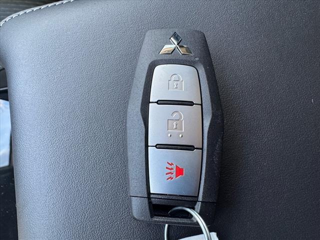 2025 Mitsubishi Outlander ES